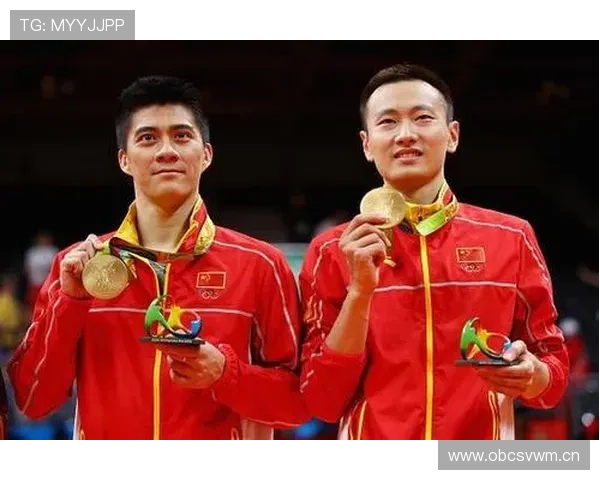 傅海峰的家里居然收藏了一间专门挂羽毛球拍的私人博物馆？这生活我真服气！