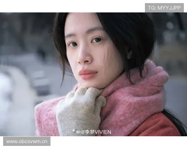 李梦随手背的包比我家客厅还讲究，真想偷看她的购物清单