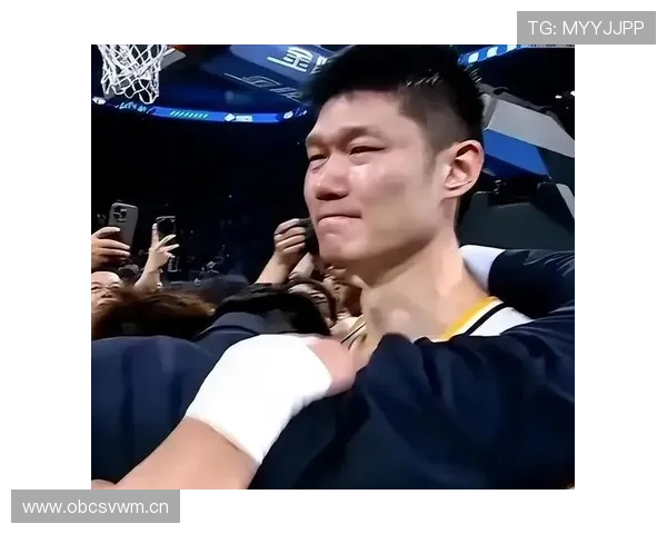 看到胡金秋家门口那排车，我瞬间觉得自己是穷友了