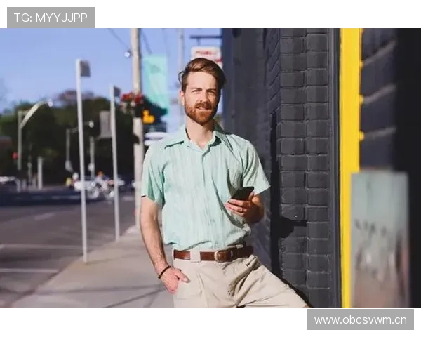 高磊半夜还在健身房，普通人连熬夜都顶不住啊！